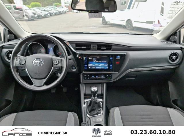 Toyota Auris image 9