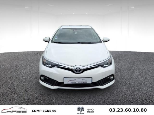 Toyota Auris image 8