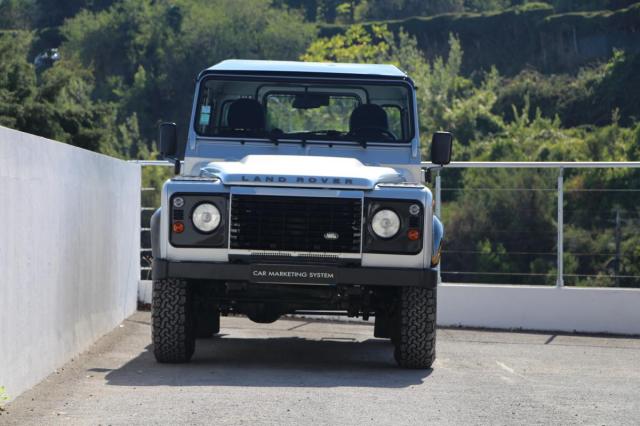 Land Rover Defender 90 image 5