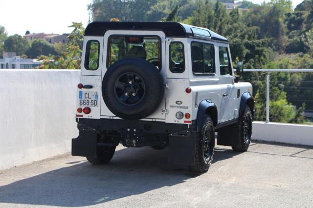 Land Rover Defender 90 image 4