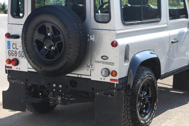 Land Rover Defender 90 image 3