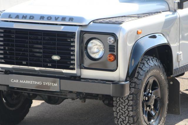 Land Rover Defender 90 image 8