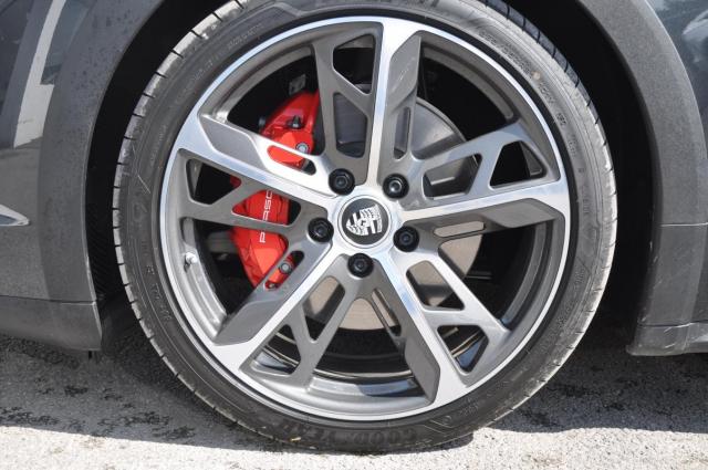 Porsche Taycan image 8