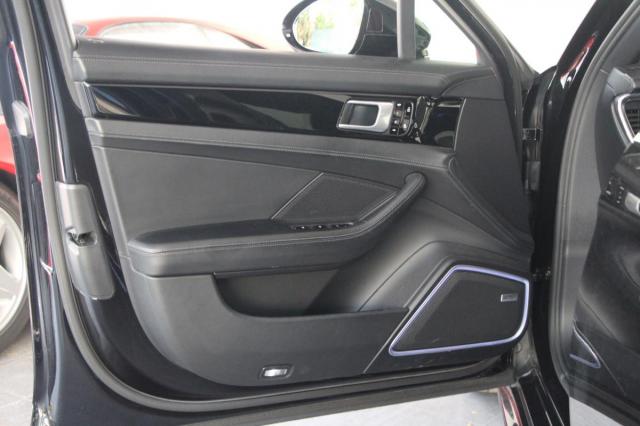 Porsche Panamera image 8