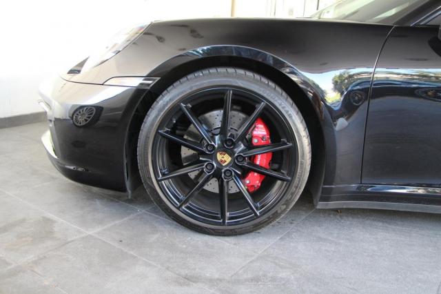 Porsche 911 image 4