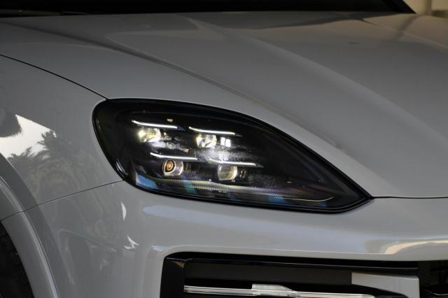 Porsche Cayenne image 2