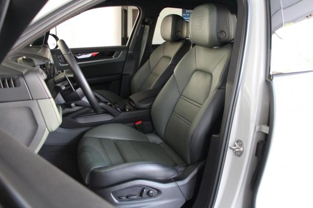 Porsche Cayenne image 9
