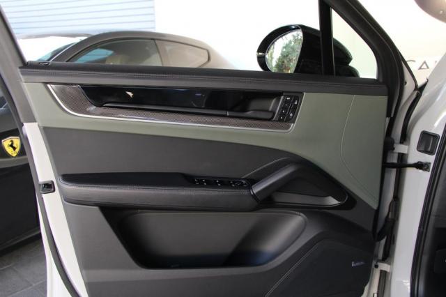 Porsche Cayenne image 8