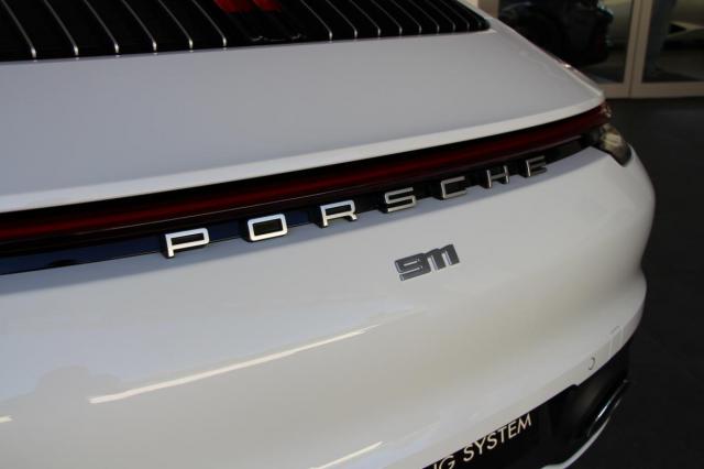 Porsche 911 image 7