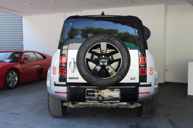Land Rover Defender image 5