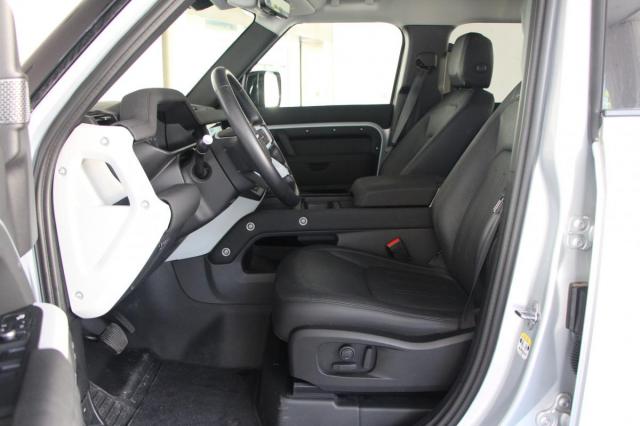 Land Rover Defender image 8