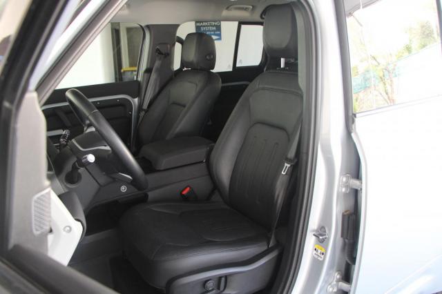Land Rover Defender image 9