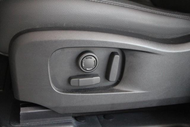Land Rover Defender image 7