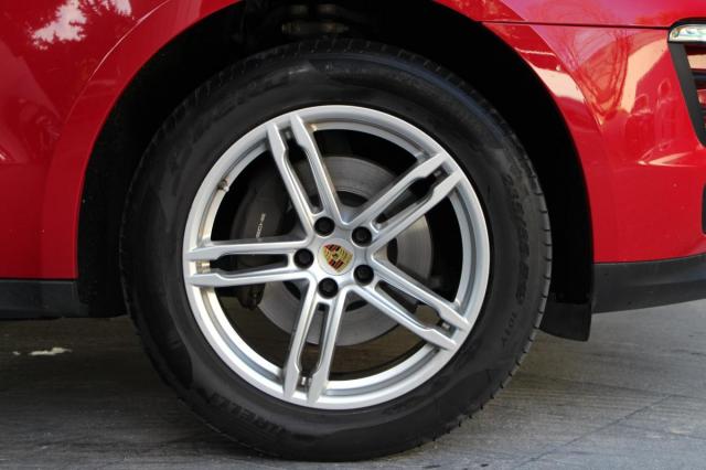 Porsche Macan image 9