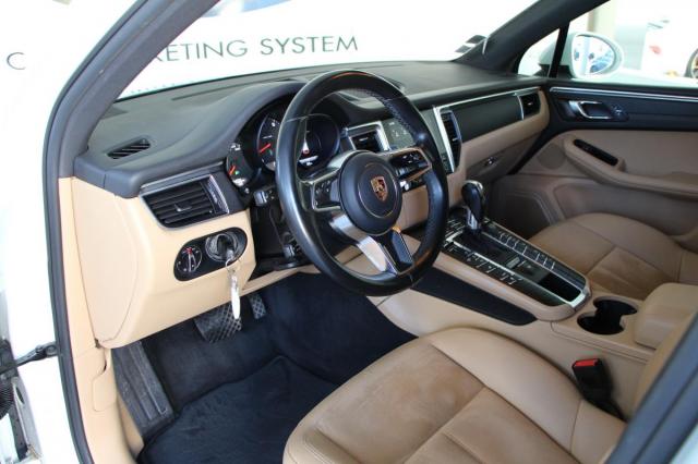 Porsche Macan image 2