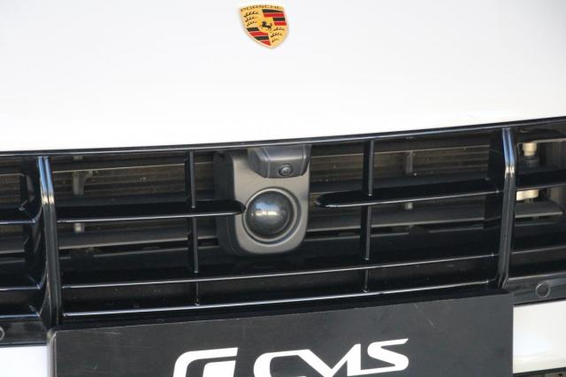 Porsche Macan image 1