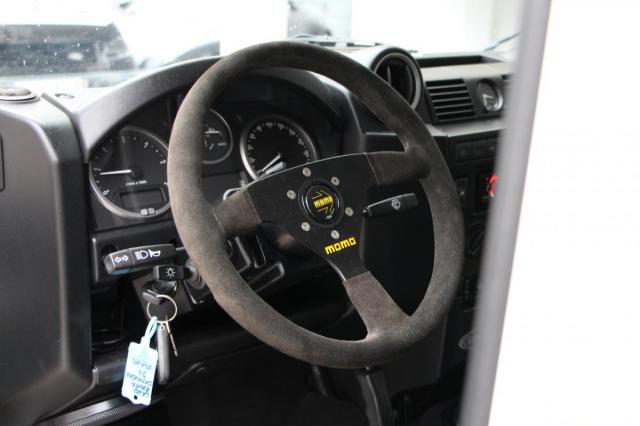Land Rover Defender 90 image 3