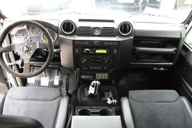 Land Rover Defender 90 image 4