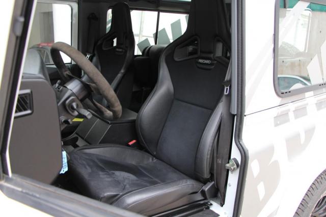 Land Rover Defender 90 image 2