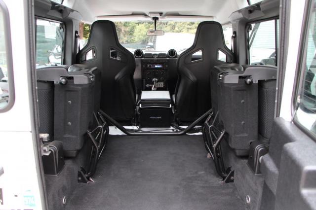 Land Rover Defender 90 image 9