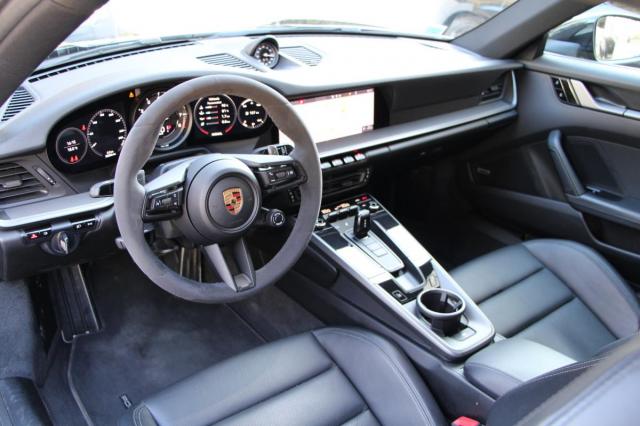 Porsche 911 image 9