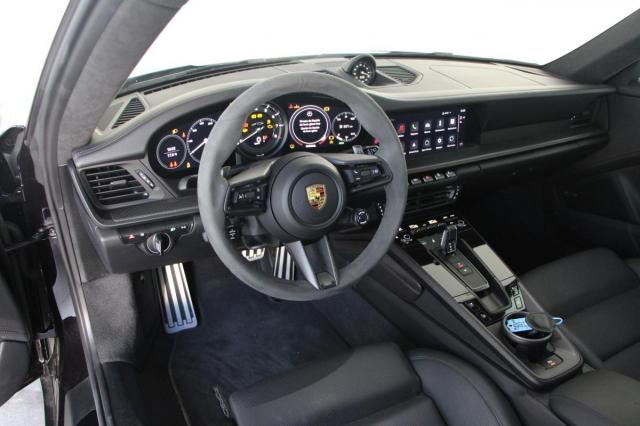 Porsche 911 image 2