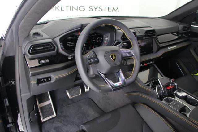 Lamborghini Urus image 6