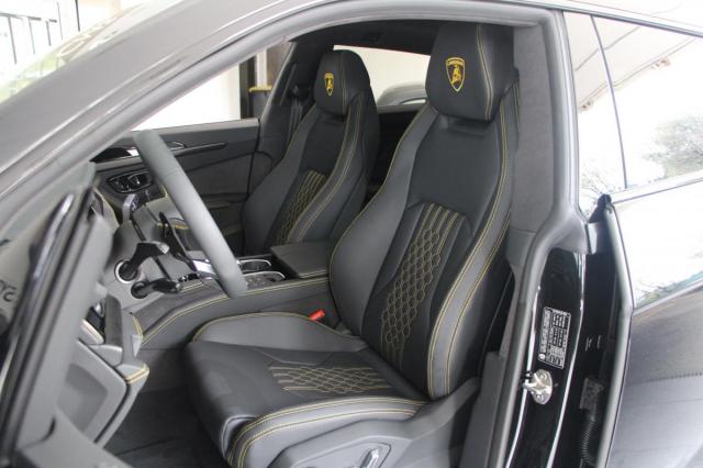 Lamborghini Urus image 2