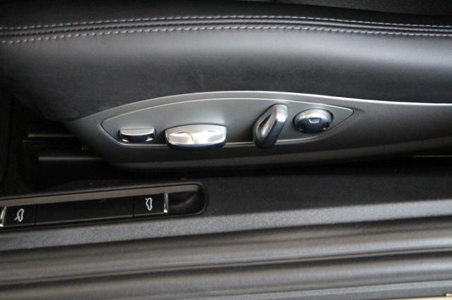 Porsche 718 Cayman image 2