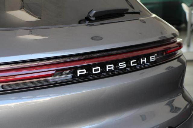 Porsche Cayenne image 2