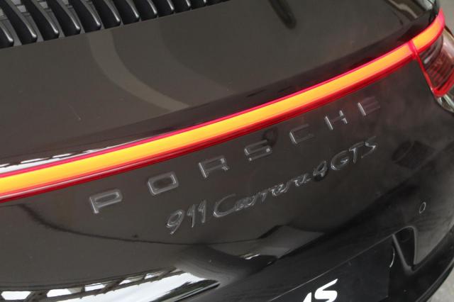 Porsche 911 image 2