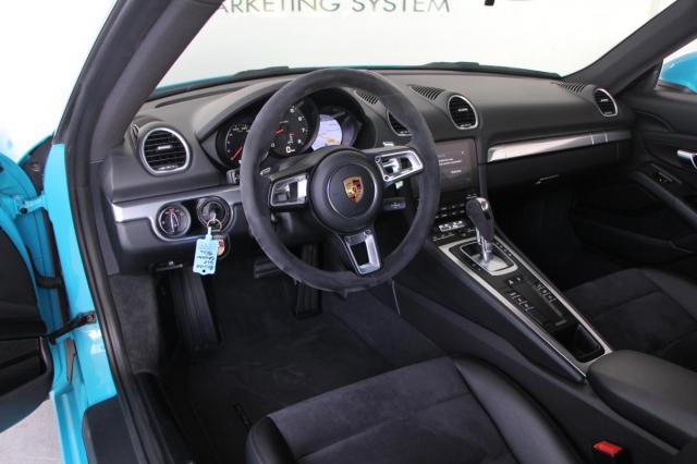 Porsche 718 Cayman image 1
