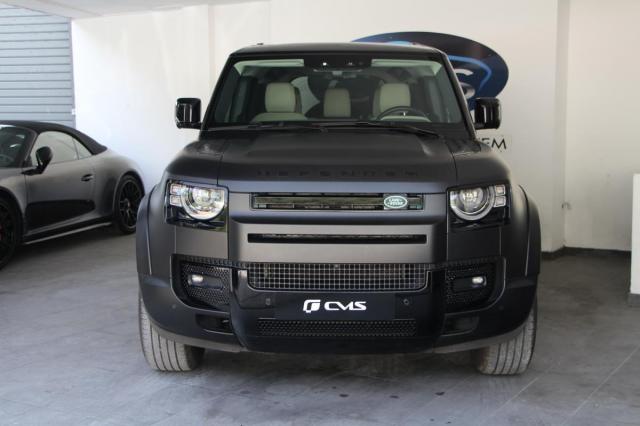 Land Rover Defender image 4