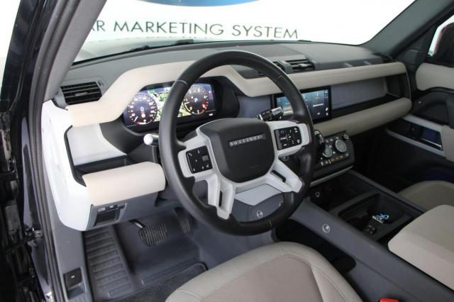 Land Rover Defender image 5