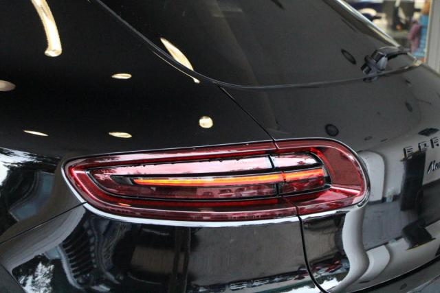 Porsche Macan image 9