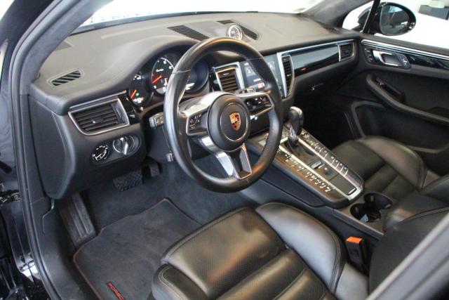 Porsche Macan image 2