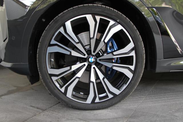 Bmw X7 image 5