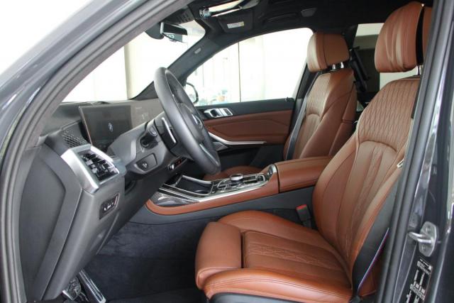 Bmw X7 image 8