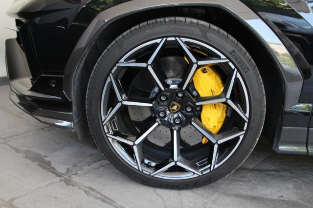 Lamborghini Urus image 3