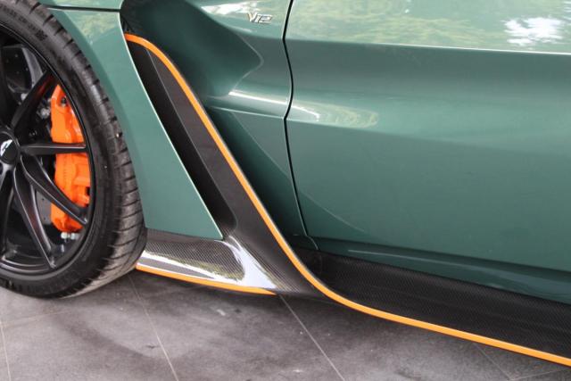 Aston Martin V12 Vantage image 3