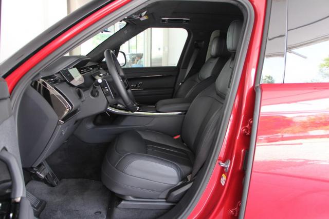 Land Rover Range Rover Sport image 2