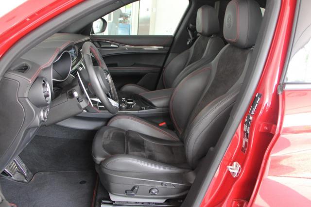 Alfa Romeo Stelvio image 3