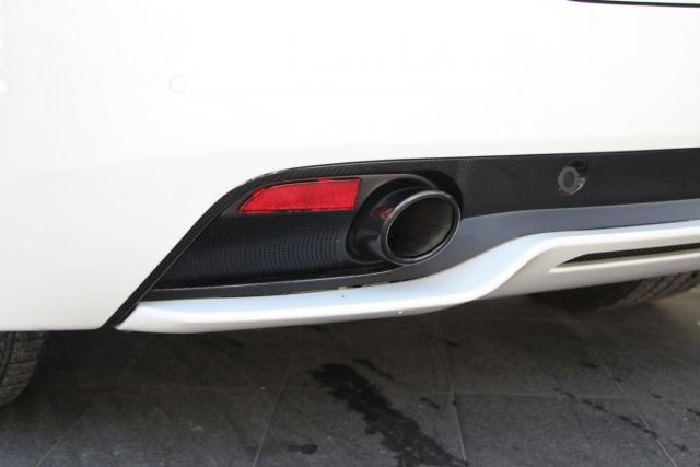 Aston Martin Db9 image 6