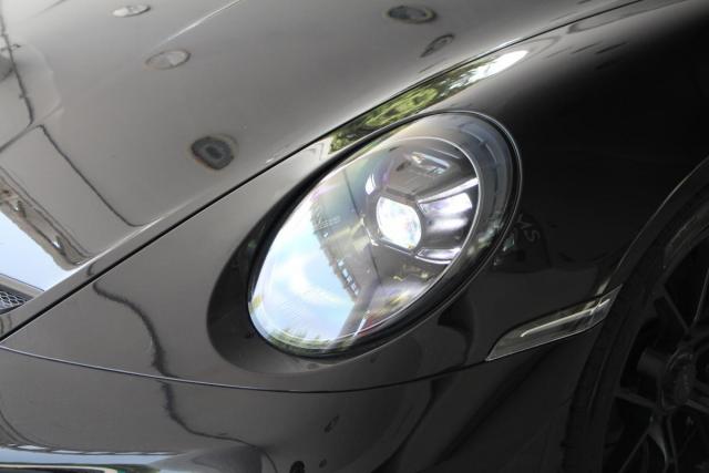 Porsche 911 image 6