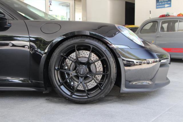 Porsche 911 image 8