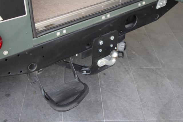 Land Rover Defender 110 image 6