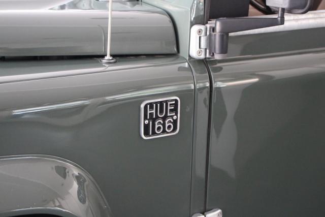 Land Rover Defender 110 image 8
