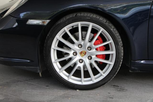 Porsche 911 image 9