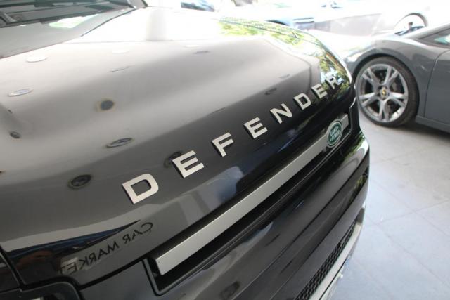 Land Rover Defender image 4