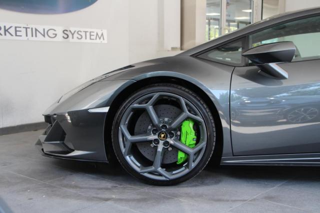 Lamborghini Huracán image 2